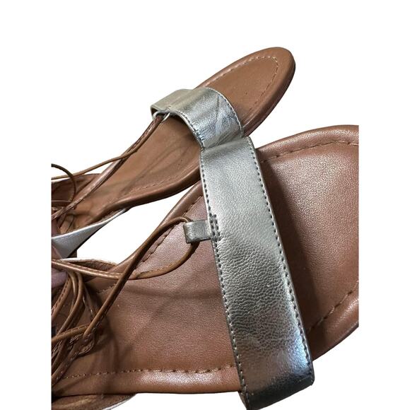 White House Black Market White Silver Lace Up Open Toe Strappy Flats Size 7.5 - Picture 9 of 9